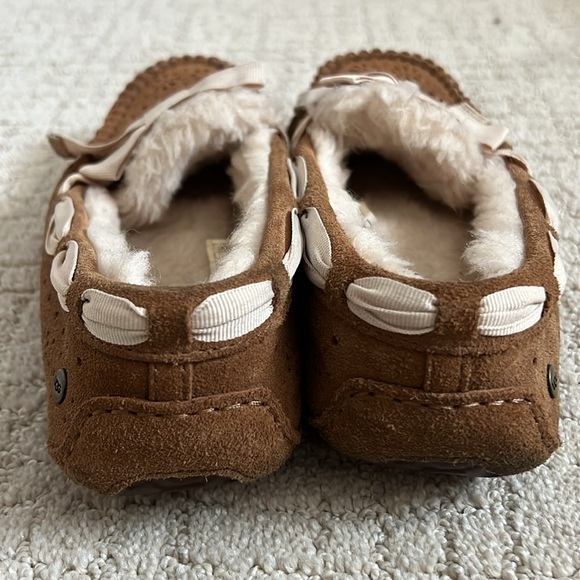 Ugg moccasins - Picture 3 of 6